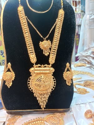 Picture of 24K GOLD PLATED FINE NEW NECKLACES.