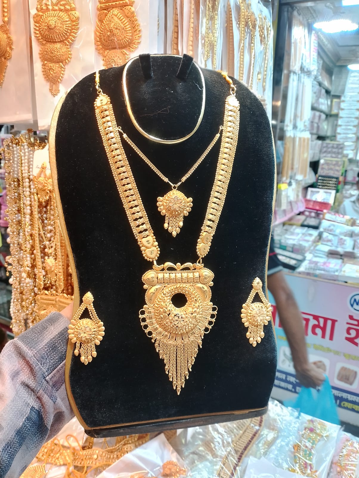 Picture of 24K GOLD PLATED FINE NEW NECKLACES.