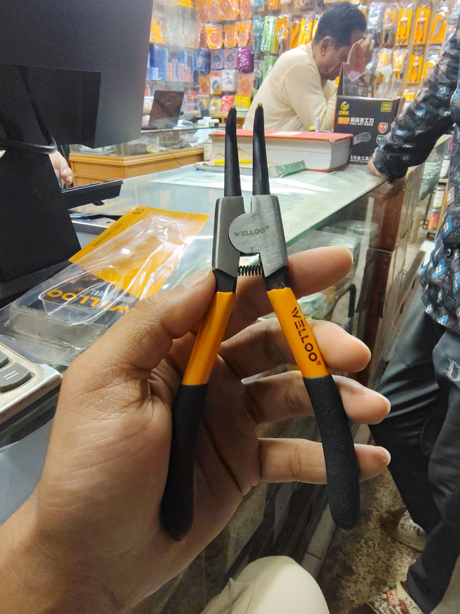Picture of WELLOO 7" Circlip Pliers (External Bent) – Model CCP21704 – Professional Hand Tool