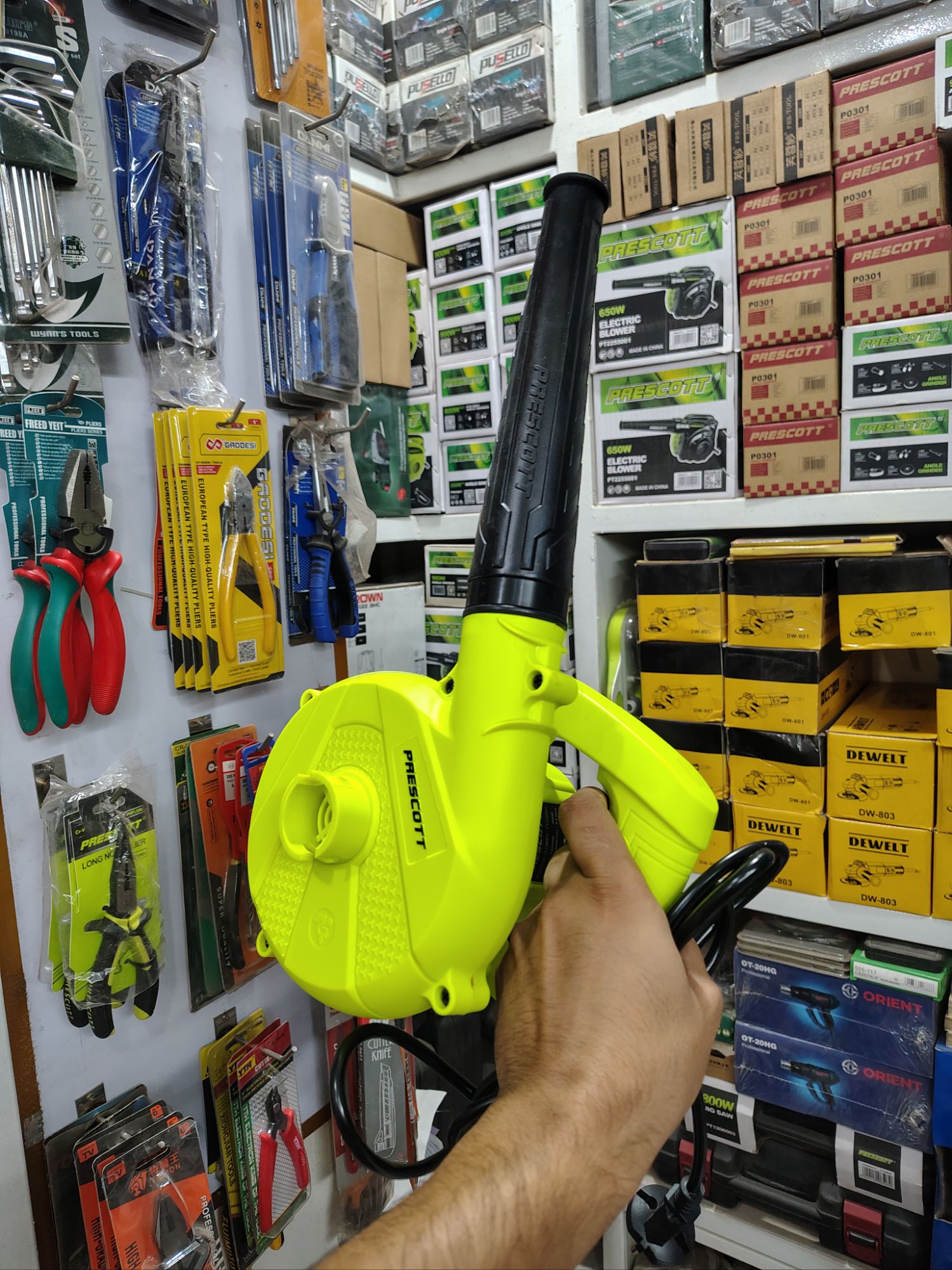 Picture of Prescott 400W Corded Electric Leaf Blower Garden Mulcher Vacuum Blower Cleaner for Blowing Snow Leaves Patio Yard Work