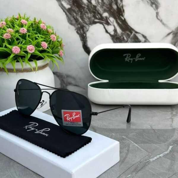 Picture of RAY-BAN Black & Black 3026 Oval Aviator Metal Trendy Hot Favourite Wintage Sunglass For Unisex.