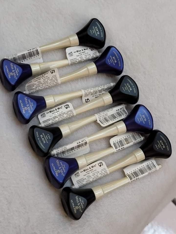 Picture of 1pcs Miss & Mrs Ultra Fine Dip-liner Liquid Eye Liner 4.5ml | Blue Eyeliner | Black Eyeliner Picture of 1pcs Miss & Mrs Ultra Fine Dip-liner Liquid Eye Liner 4.5ml | Blue Eyeliner | Black Eyeliner