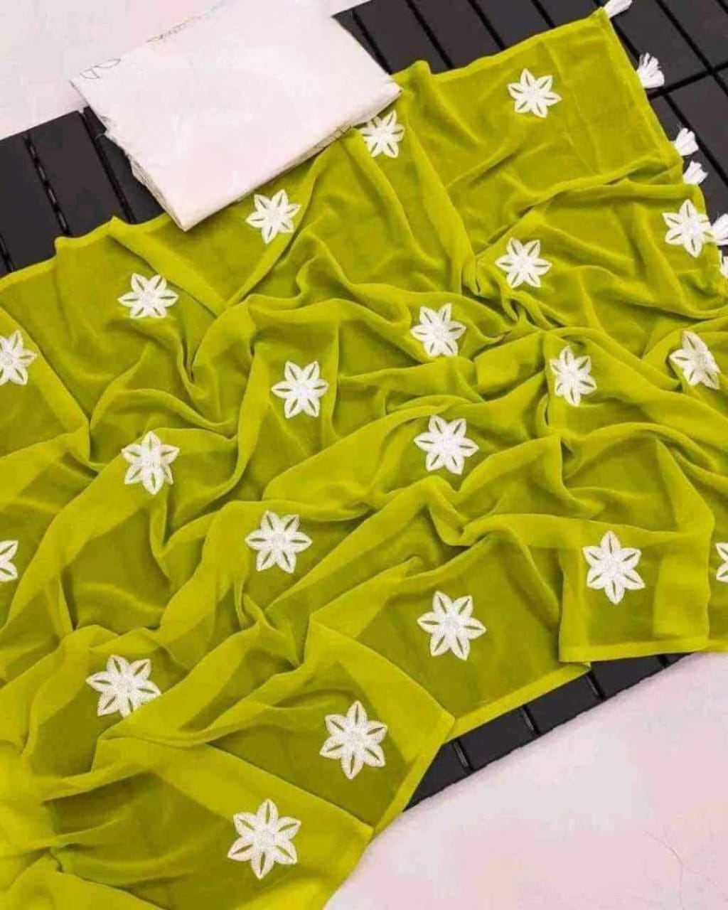 Picture of New georgette saree with Embroidery blouse pics with lace