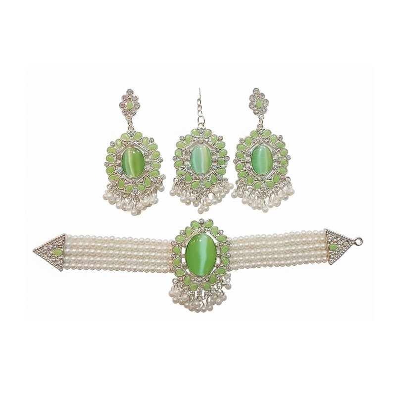 Picture of akik stone choker necklaces with tikli and ear rinngs . women jewellery , ornaments choker Picture of akik stone choker necklaces with tikli and ear rinngs . women jewellery , ornaments choker