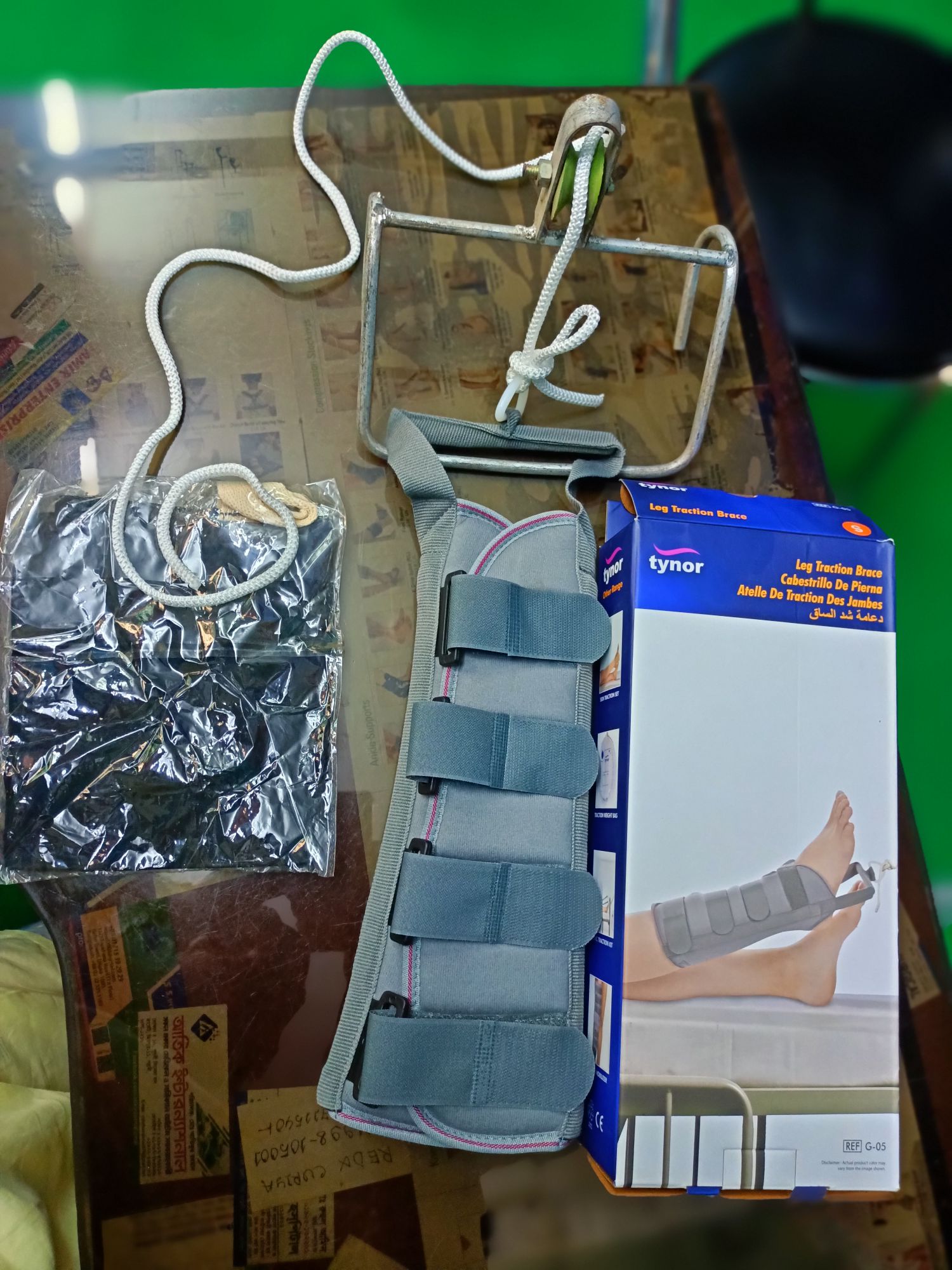 Picture of Tynor Leg traction (With puly set Adjustable) Picture of Tynor Leg traction (With puly set Adjustable)