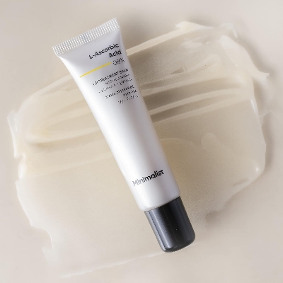 Picture of Minimalist 8% L-Ascorbic Acid Lip Treatment Balm with Vitamin E, Radianskin & Glycerine for Pigmented & Dark Lips | For Women & Men | 12 gm