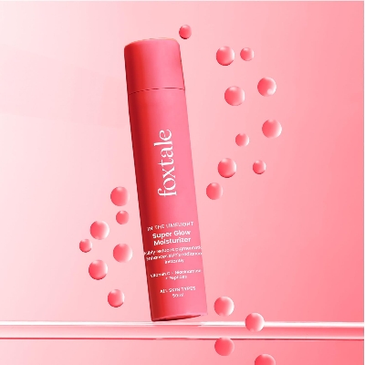 Picture of Foxtale Vitamin C Super Glow Moisturizer with Niacinamide & Peptides, Visibly Reduces Pigmentation, Enhances Skins Radiance Instantly, For All Skin Types, Women & Men - 50ml, Cream