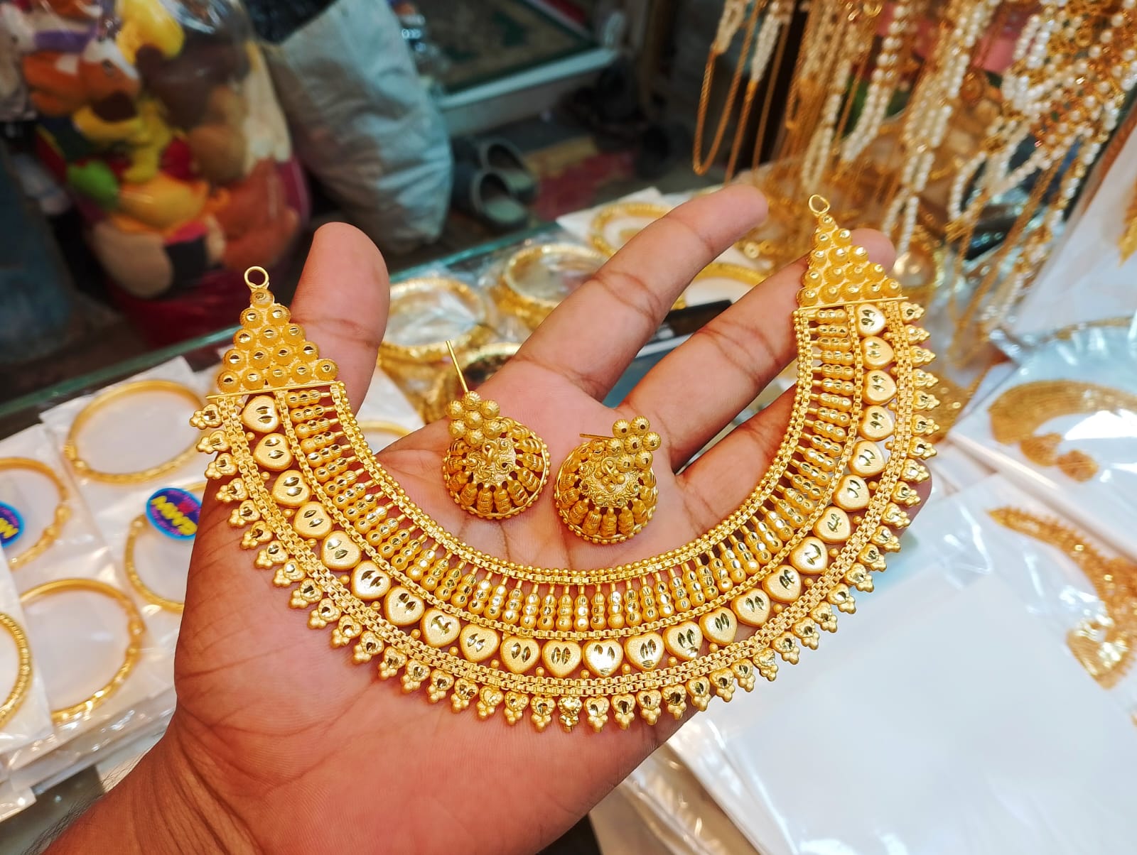 Picture of Exclusive gold palated jewellery set Picture of Exclusive gold palated jewellery set