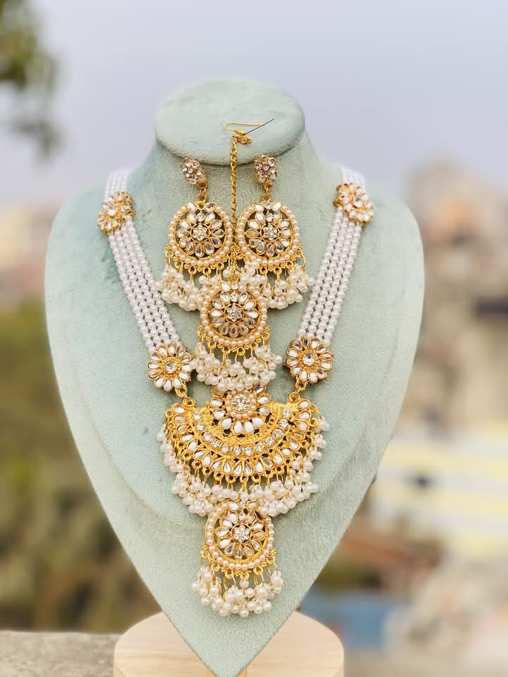 Picture of Uncommon Hyderabadi pearl Kundan choker necklace set.  Picture of Uncommon Hyderabadi pearl Kundan choker necklace set.