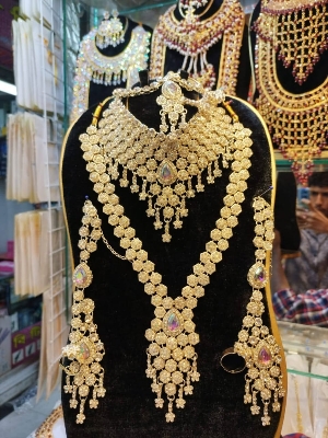 Picture of Diamond cut bridal jewellery set for women Picture of Diamond cut bridal jewellery set for women
