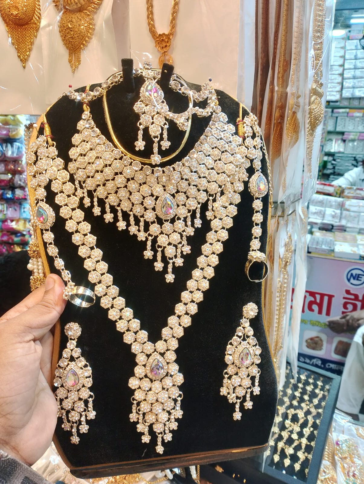 Picture of Diamond cut bridal jewellery set for women Picture of Diamond cut bridal jewellery set for women