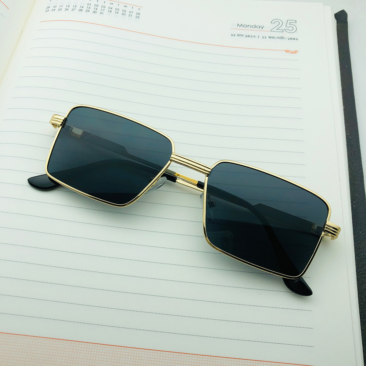 Picture of New fashionable and classic sunglasses for men and women, ideal for outdoor activities Picture of New fashionable and classic sunglasses for men and women, ideal for outdoor activities