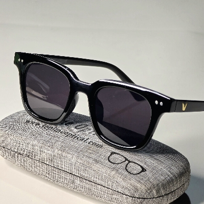 Picture of Tandy V Shade Round Shape Sunglass For Man Picture of Tandy V Shade Round Shape Sunglass For Man