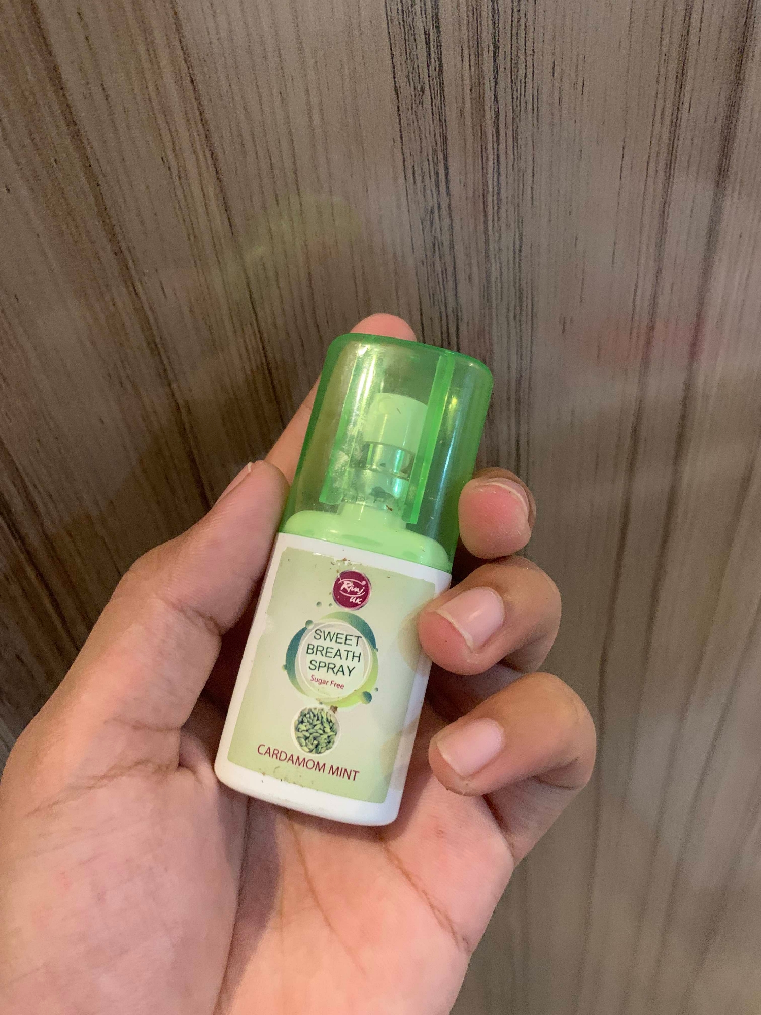 Picture of 20 ml Rivaj UK CARDAMOM MINT Sugar Free Sweet Breath Spray International UAE product used for male female