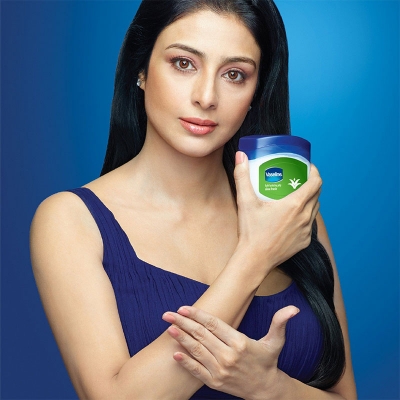 Picture of 250 ml Vaseline Blueseal Aloe fresh light hydrating jelly International south African product used for male / female