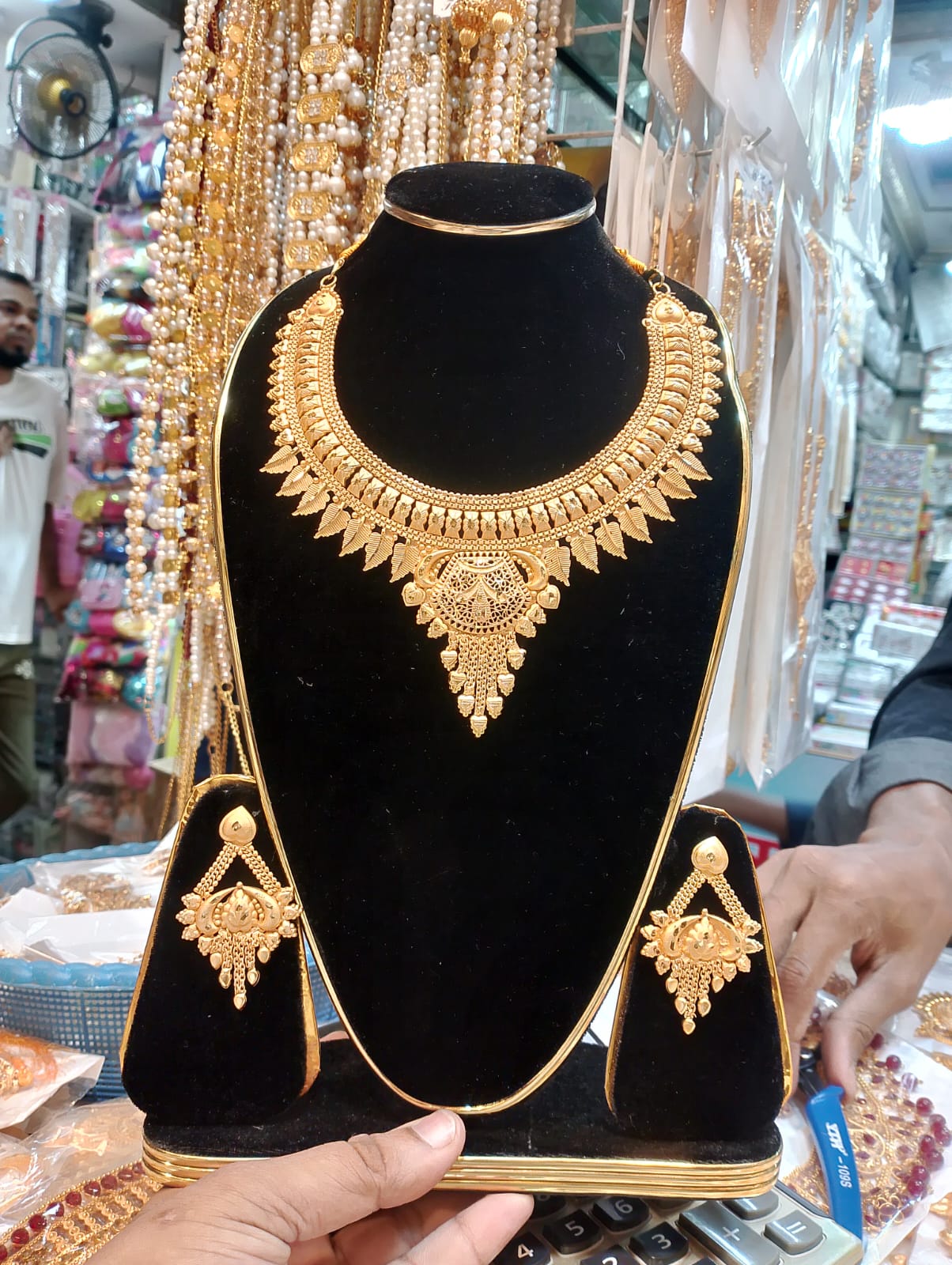 Picture of Bridal Traditional Wedding Ornament / Exclusive Fashion Party Choker Necklace Earrings & Tikli Jewellery Set For Women Picture of Bridal Traditional Wedding Ornament / Exclusive Fashion Party Choker Necklace Earrings & Tikli Jewellery Set For Women