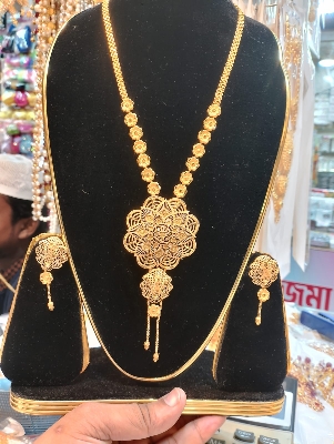 Picture of Beautiful Choker Necklace ,Traditional Fashion Wedding/Party Bridal Choker Necklace Earrings  Jewellery Set For Women.