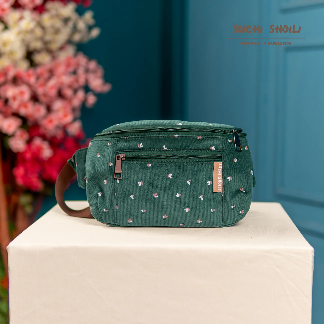 Picture of Drak Green Leaf Corduroy Fabric Suzana Fanny Pack Picture of Drak Green Leaf Corduroy Fabric Suzana Fanny Pack