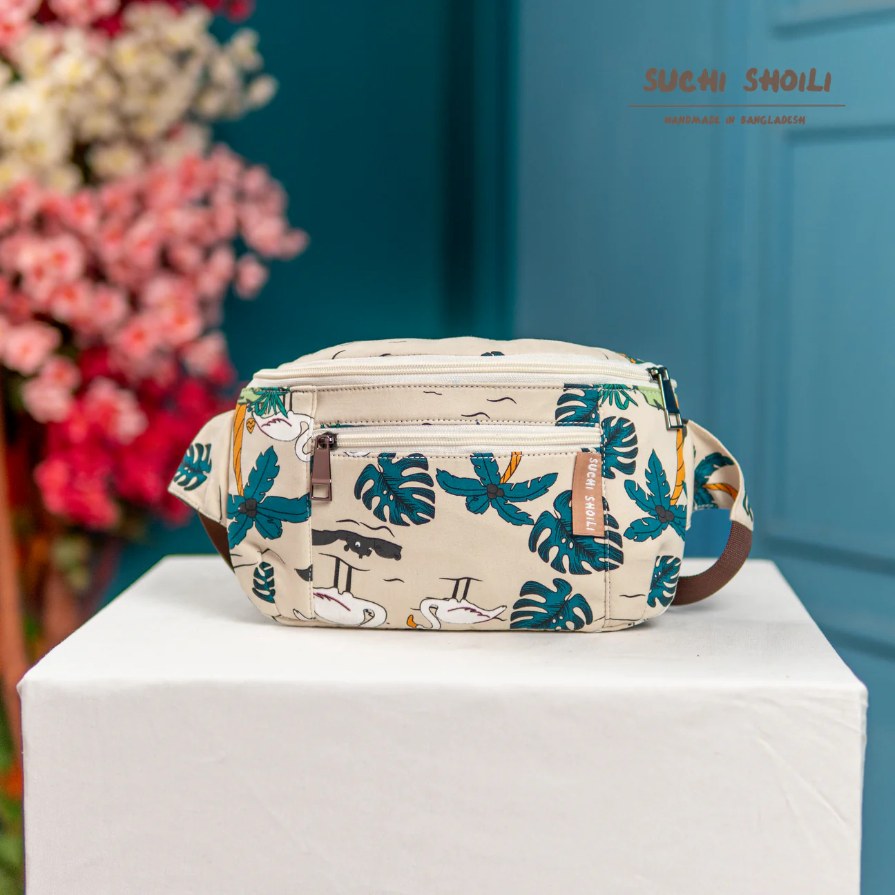 Picture of Flamingo Garden Suzana Fanny Pack Picture of Flamingo Garden Suzana Fanny Pack