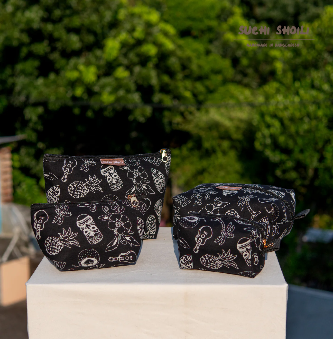 Picture of Black Island Groove Makeup Combo Pouch Picture of Black Island Groove Makeup Combo Pouch