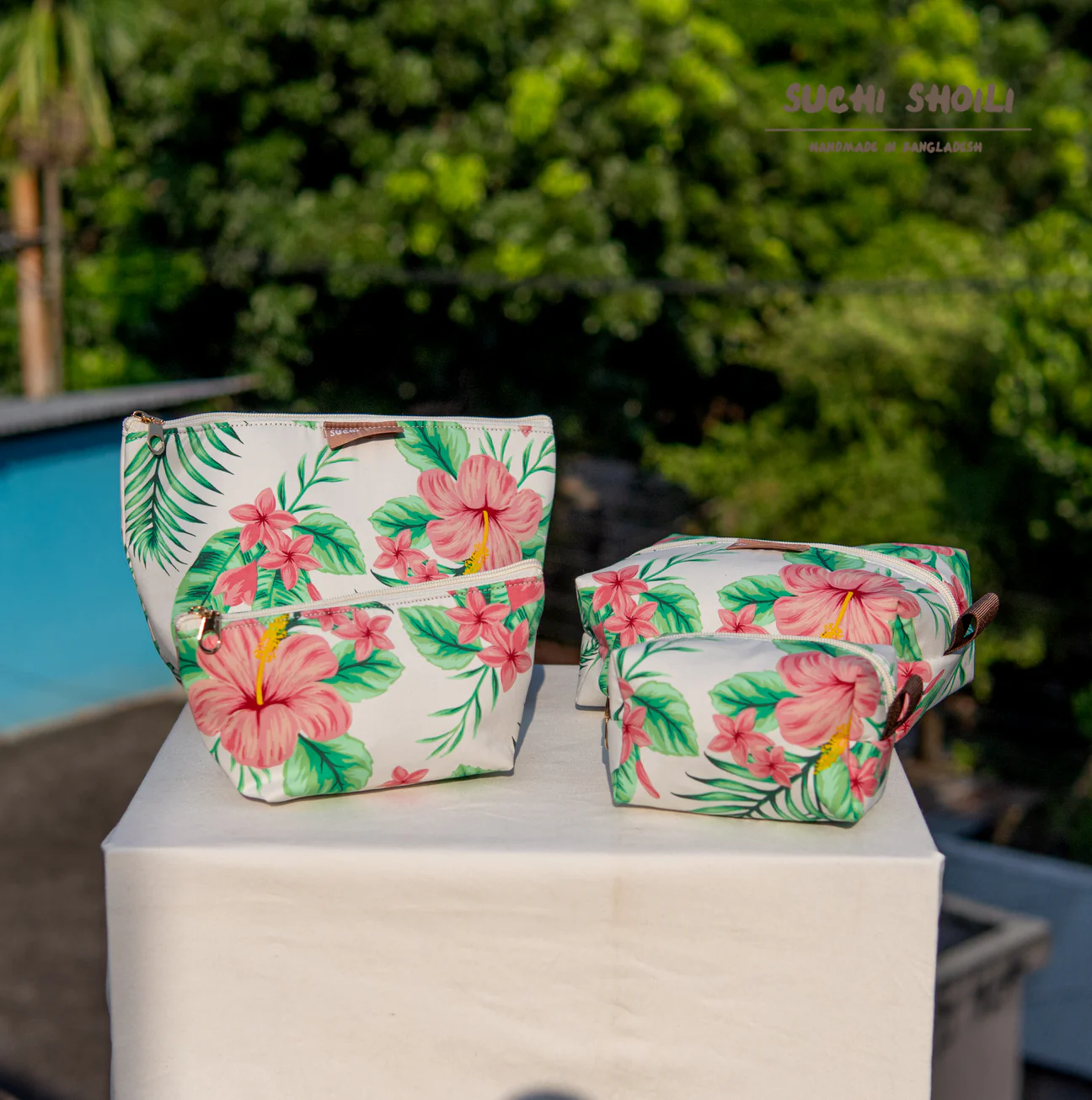 Picture of Summer Hibiscus Makeup Combo Pouch Picture of Summer Hibiscus Makeup Combo Pouch