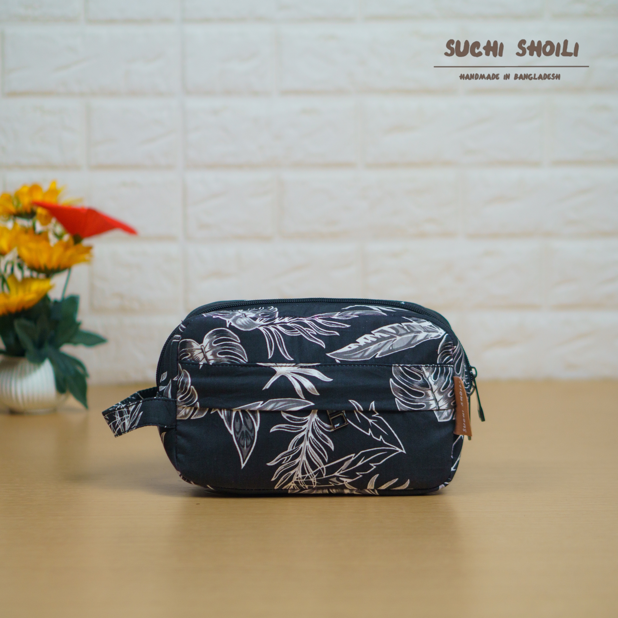 Picture of Night Leaf Olivia Accessories Pouch Picture of Night Leaf Olivia Accessories Pouch