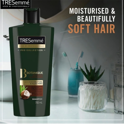 Picture of International Dubai Product Treseme Botanique Nourish & Replenish With Coconut Oil & Aloe Vera Shampoo 700ml