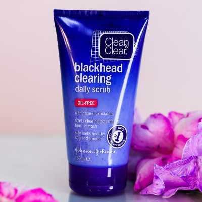 Picture of International France Product Sold out Clean & Clear Blackhead Clearing Daily Scrub (150 ml)