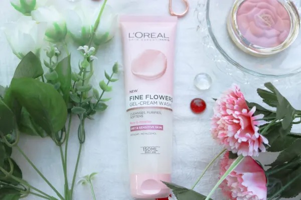 Picture of International European product skin care Loreal Paris Fine Flower Gel face wash used for male/female - 150 ml