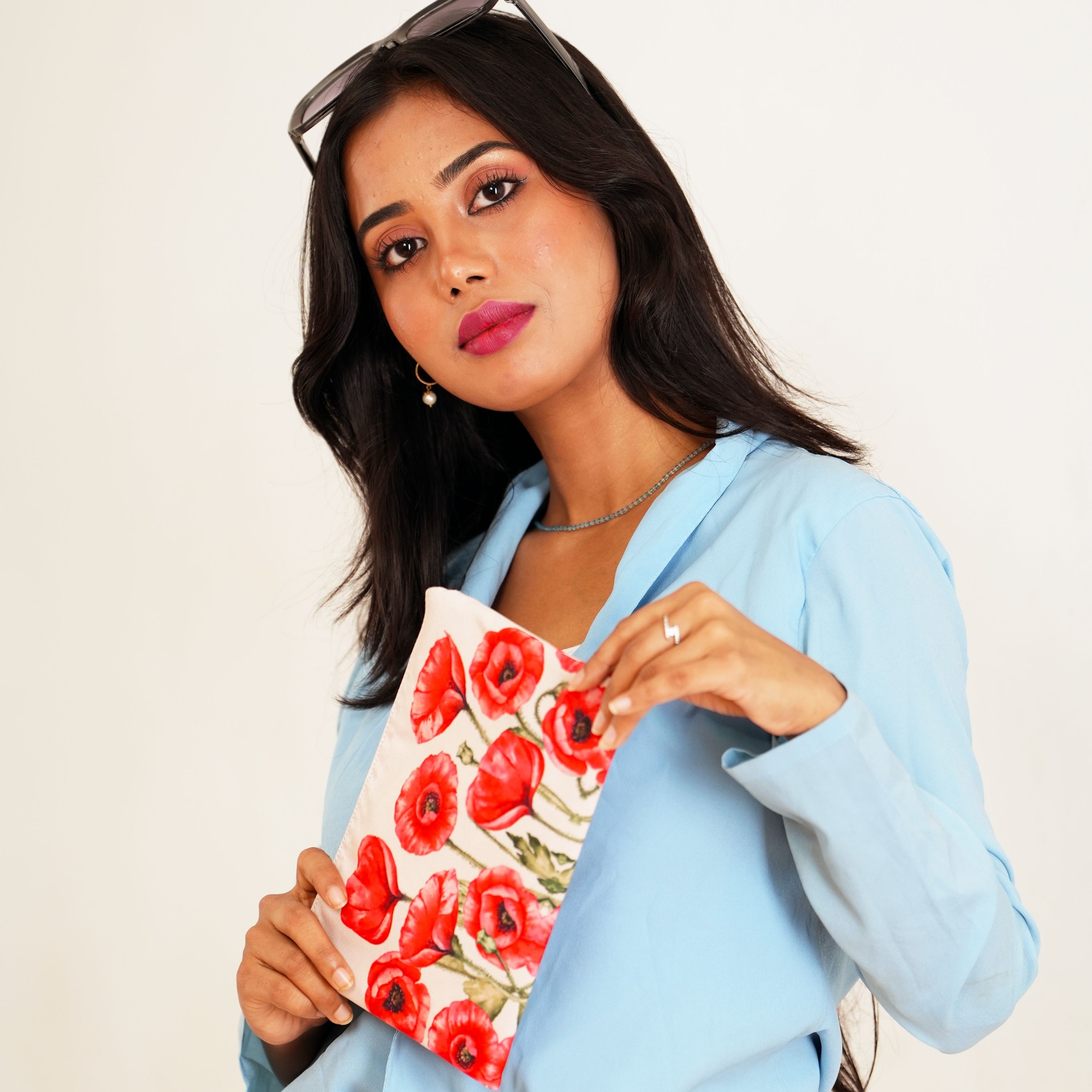 Picture of Red Poppy Flower Printed Pouch Bag: Trendy Ladies' Fashion Pouches Classy Carryalls Picture of Red Poppy Flower Printed Pouch Bag: Trendy Ladies' Fashion Pouches Classy Carryalls