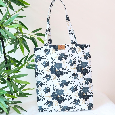 Picture of SamiaCrafts All-Over Print Tote Bag: Gelegant Minimalist Gold Floral Seamless Printed Tote Bag