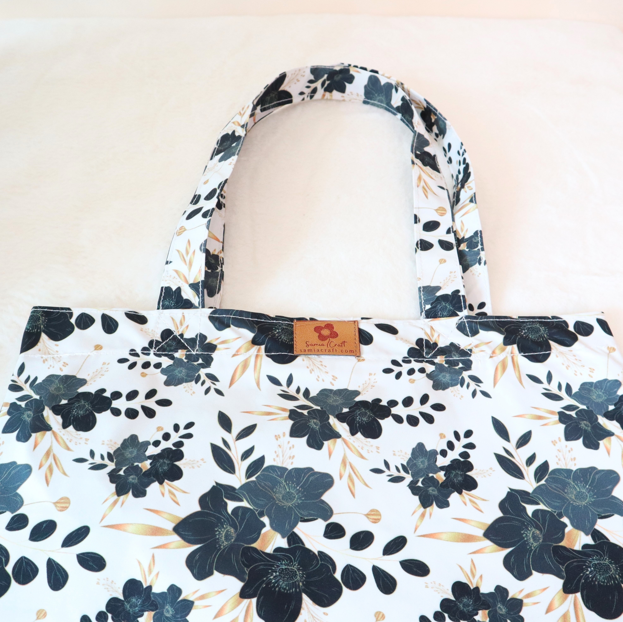 Picture of SamiaCrafts All-Over Print Tote Bag: Gelegant Minimalist Gold Floral Seamless Printed Tote Bag