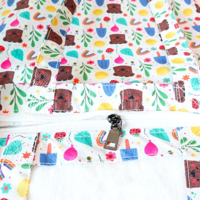 Picture of SamiaCrafts Elegant Tote Bag with High-Quality Zipper: Cute Bear Summer Printed Tote Bag