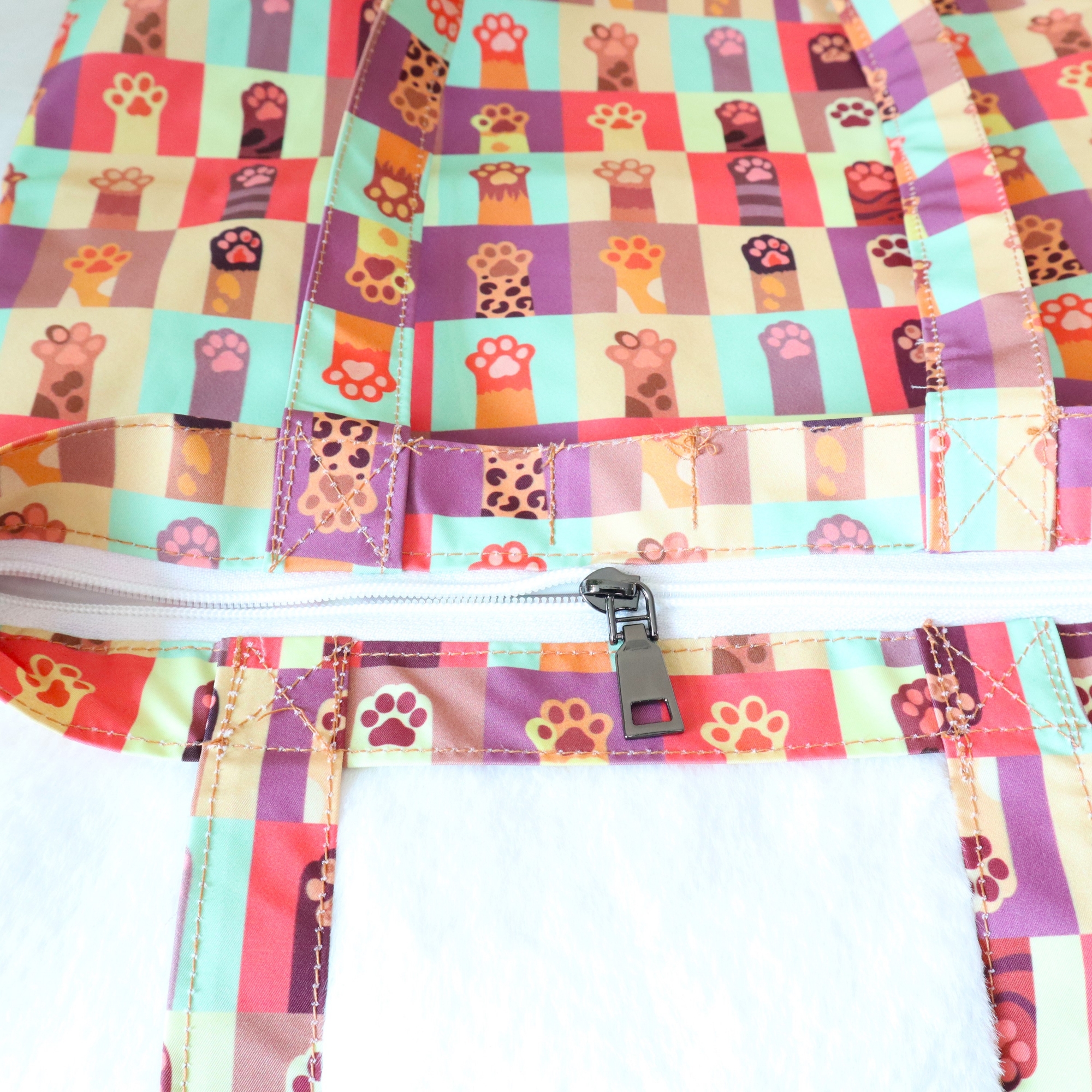 Picture of SamiaCrafts Stylish Long-Handled Tote Bag with Zipper: Cats Paws Set Printed Tote Bag Picture of SamiaCrafts Stylish Long-Handled Tote Bag with Zipper: Cats Paws Set Printed Tote Bag