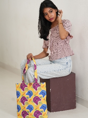 Picture of SamiaCrafts Trendy All-Over Print Tote Bag: Cat Gradient Zine Culture Printed Tote Bag Picture of SamiaCrafts Trendy All-Over Print Tote Bag: Cat Gradient Zine Culture Printed Tote Bag