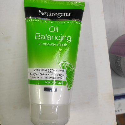 Picture of International France product Neutrogena Oil Balancing used for male/ female - 150 ml