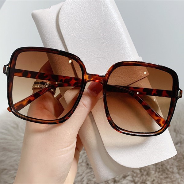 Picture of Stylish Fashionable Square Sunglasses For Women - Sunglasses For Women