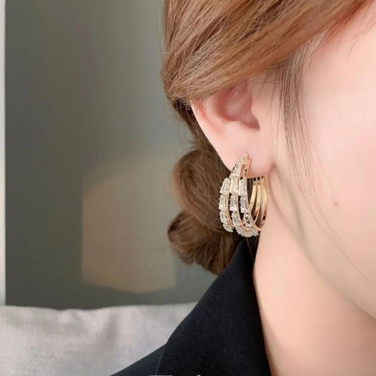 Picture of Three Lives III Light Luxury Crystal Ear Rings Advanced Anti -Global Energy Earrone Silver Needle Circle Earrings