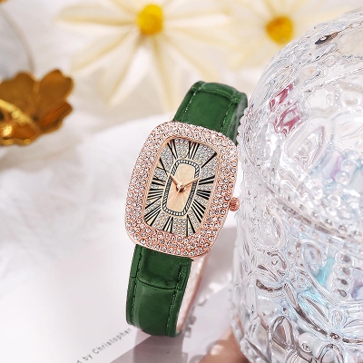 Picture of Douyin Source Fashion Pigeon Egg Watch Simple Three -row of Drills Fashion Leather Sattaya Watch