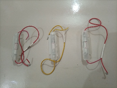 Picture of FUSE holder With 13Amp fuse (1Pcs)