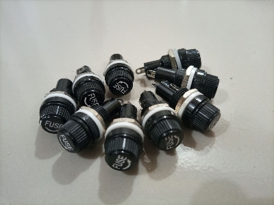 Picture of Fuse Holder for 6, 7 Amp fuse black color (4Pcs)