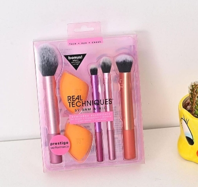 Picture of Real Techniques Everyday Essentials Makeup Brush Complete Face Set (Miracle Complexion Sponge, Expert Face, Blush, Setting and Deluxe Crease Brushes)