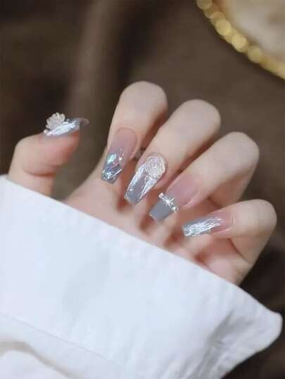 Picture of Beautiful Fake Nails for Women