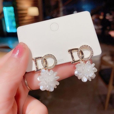 Picture of letter petals alloy diamond_earrings female silver needle flower pendant earrings