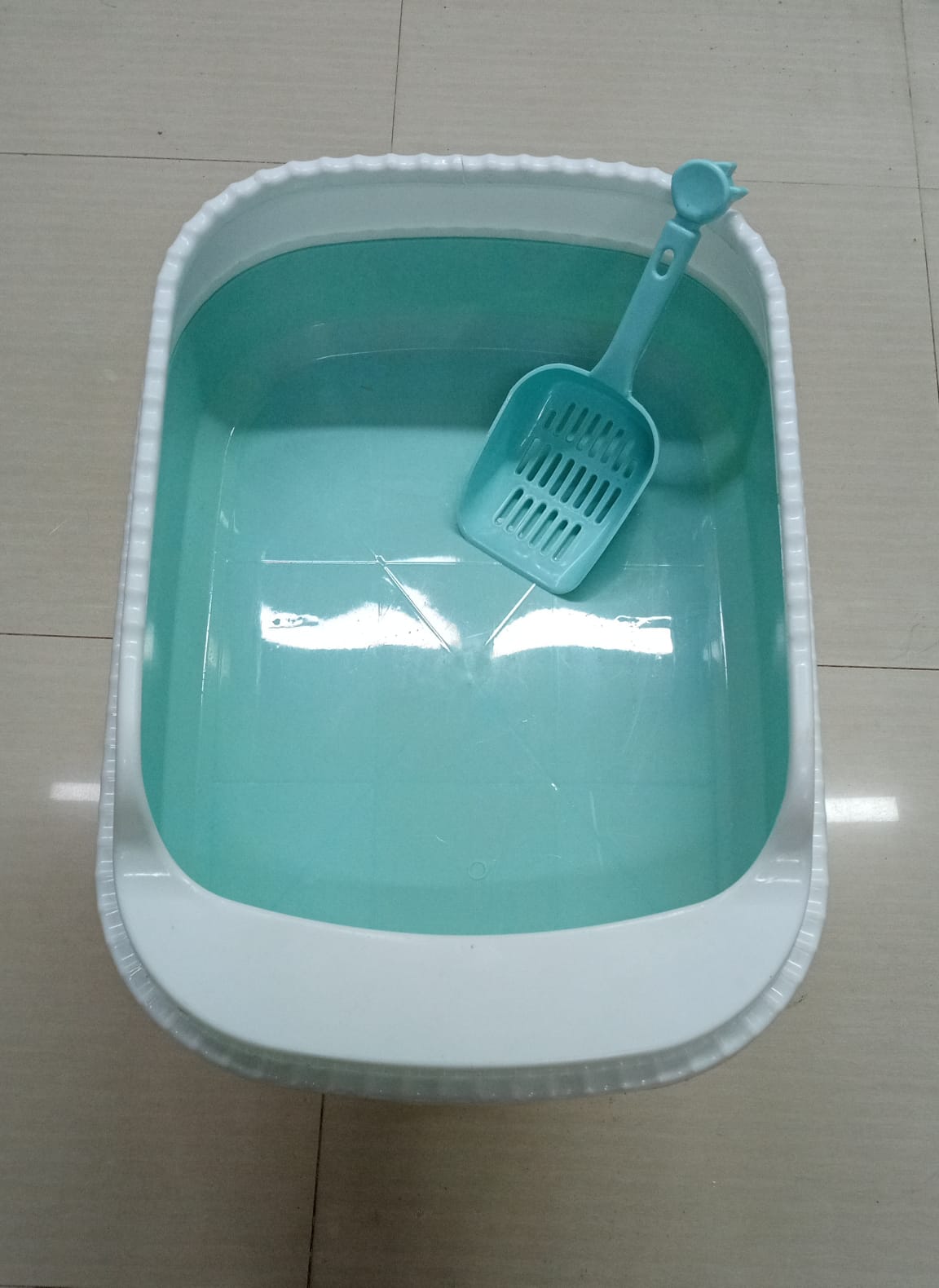 Picture of Big size Cat litter box with free scoop & Bowl