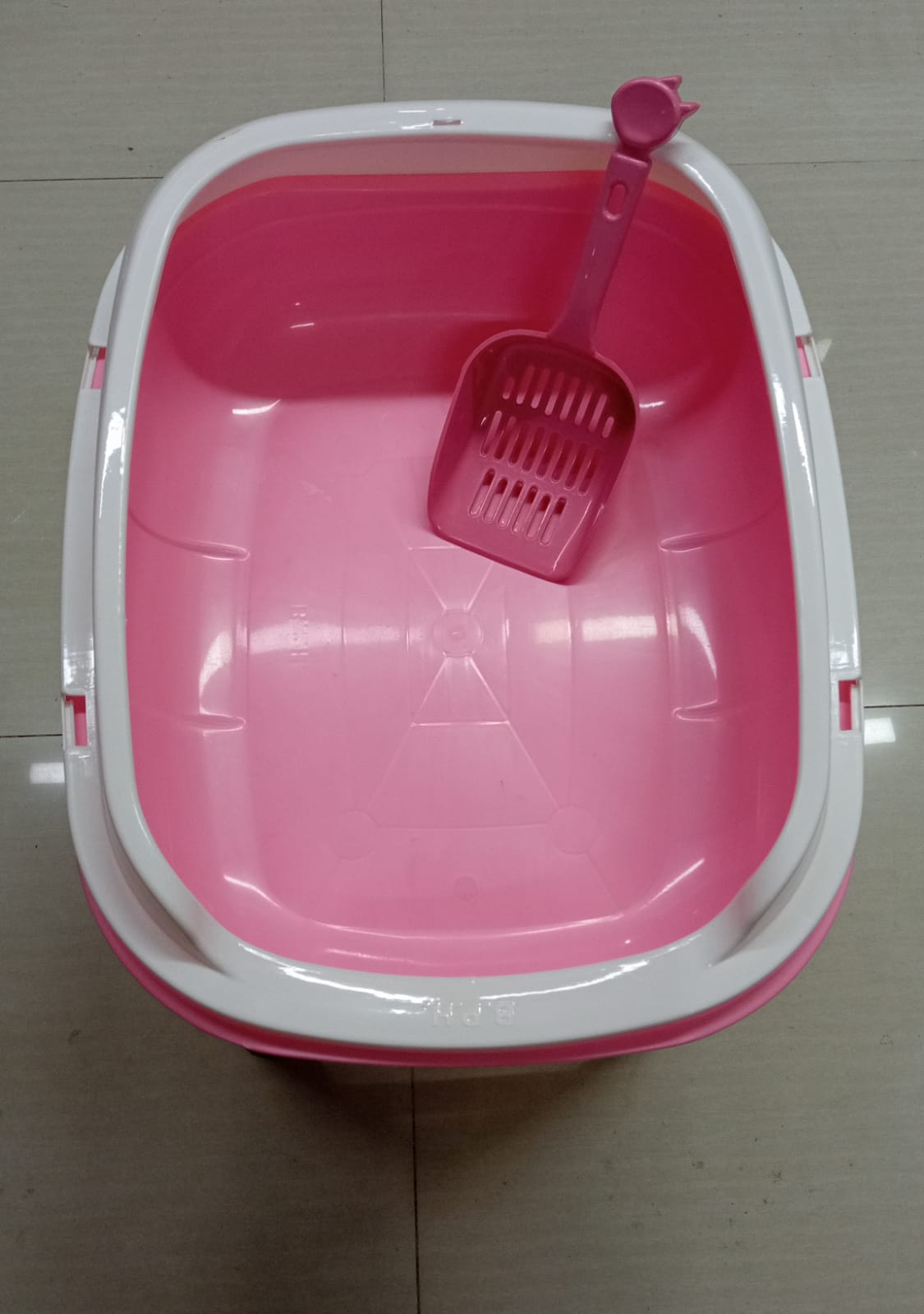 Picture of Cat Litter Box With Scoop