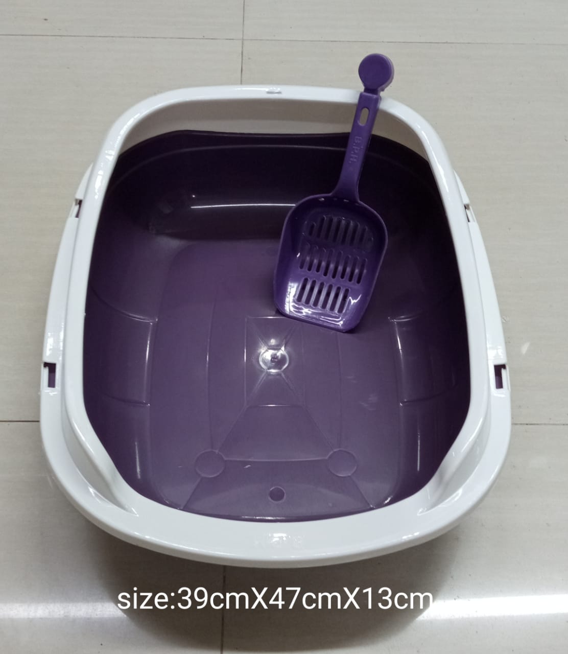 Picture of Cat Litter Box With Scoop