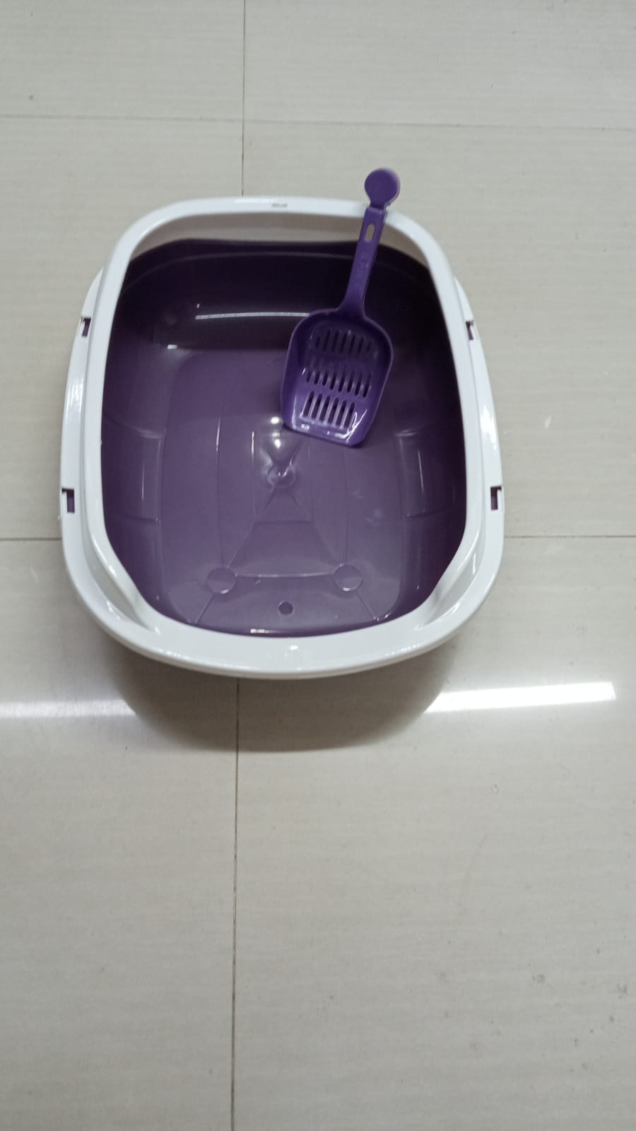 Picture of Cat Litter Box With Scoop