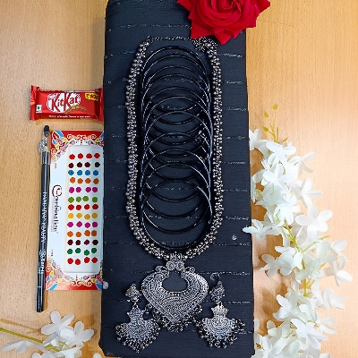 Picture of Saree Combo Gift Set (Valentine Special)