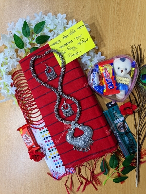 Picture of Saree Combo Gift Set ( Valentine Special)